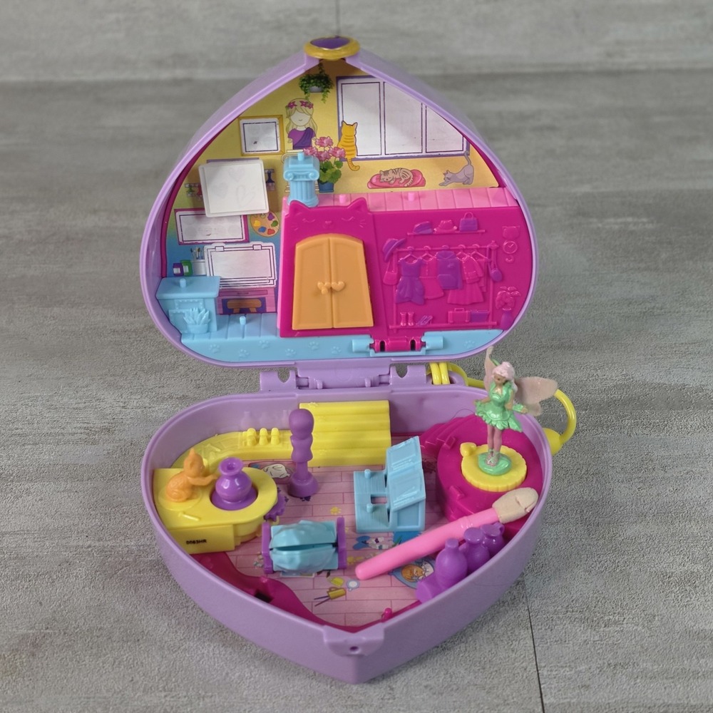Polly Pocket Starring Shani Art Studio Compact + 1 Micro DollGreen Dressed Fairy